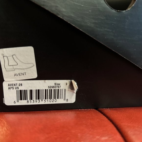 Gweracien Chelsea Boot - Picture 2 of 2